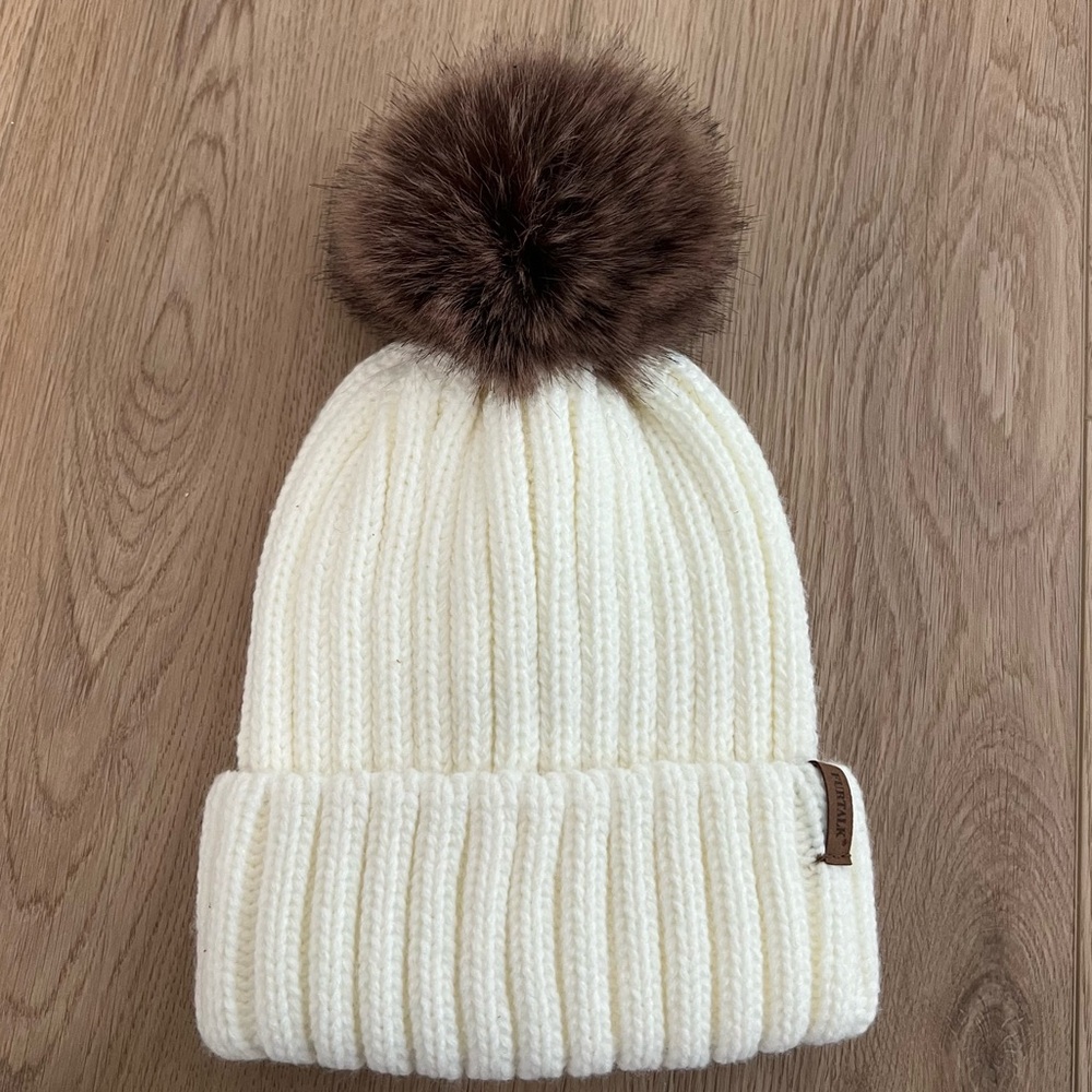 NWOT Pom Pom Fur Beanie